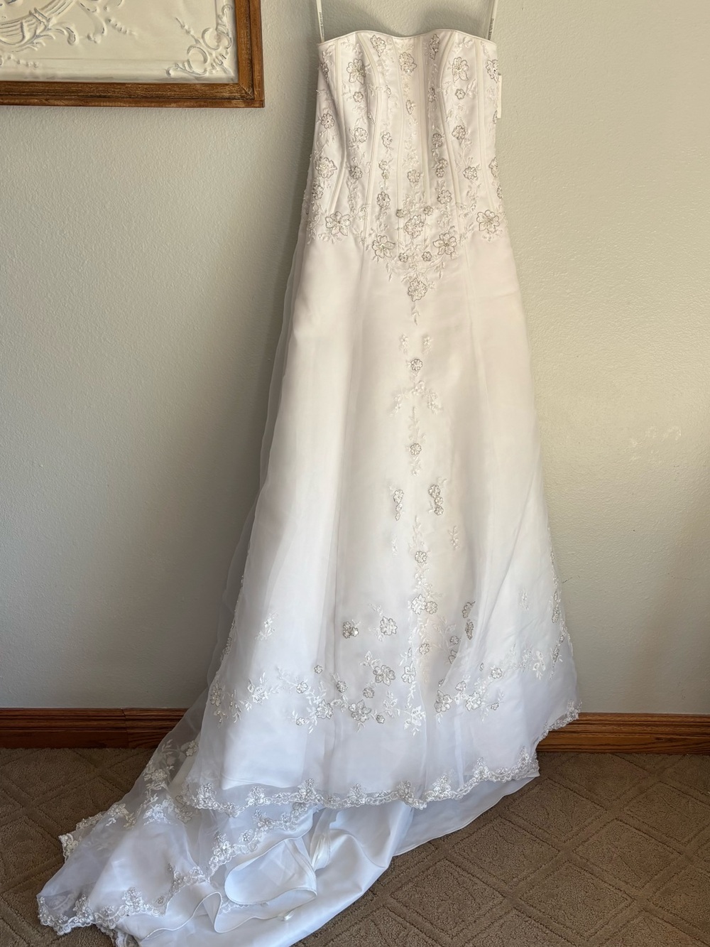 David's Bridal sz 4 White Strapless Wedding Dress Embroidered Lace bridal NWT